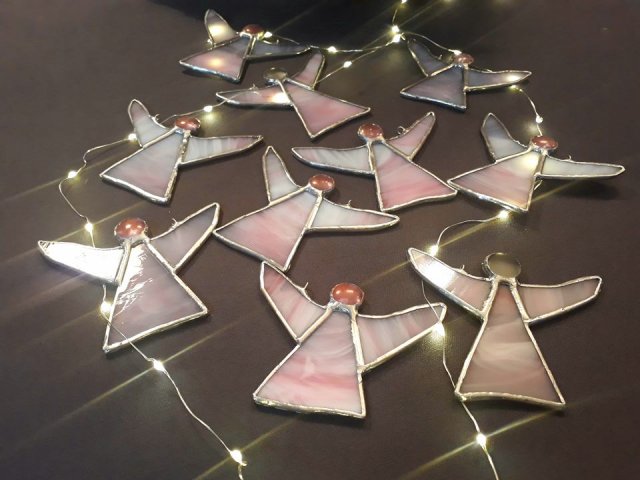 Anděl -skleněná vitráž, dekorace (marha-art.cz)